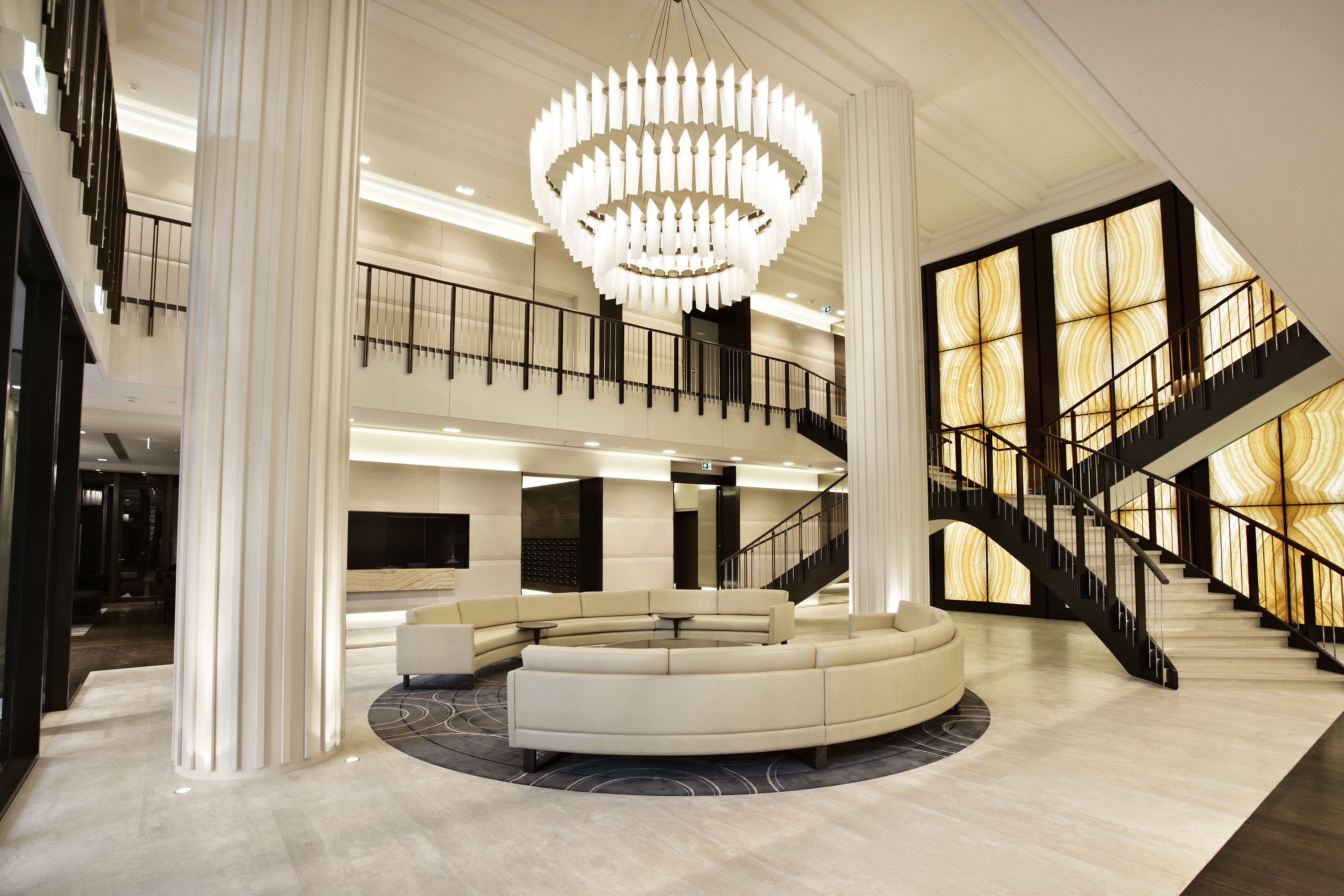 150 ClarendonSt_Foyer01.jpg